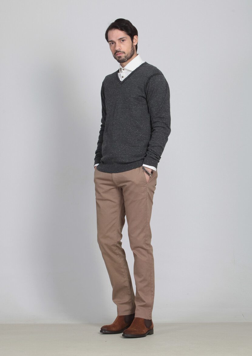 Antrasit V Yaka Jakarlı İpek Karışımlı Triko Kazak 