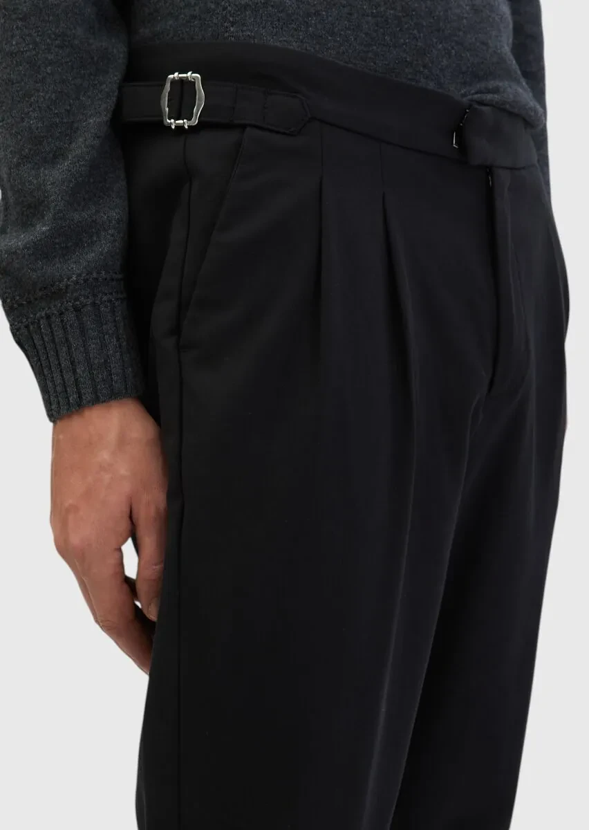 Black Weaving Carrot Fit Casual Cotton Blended Trousers - 4