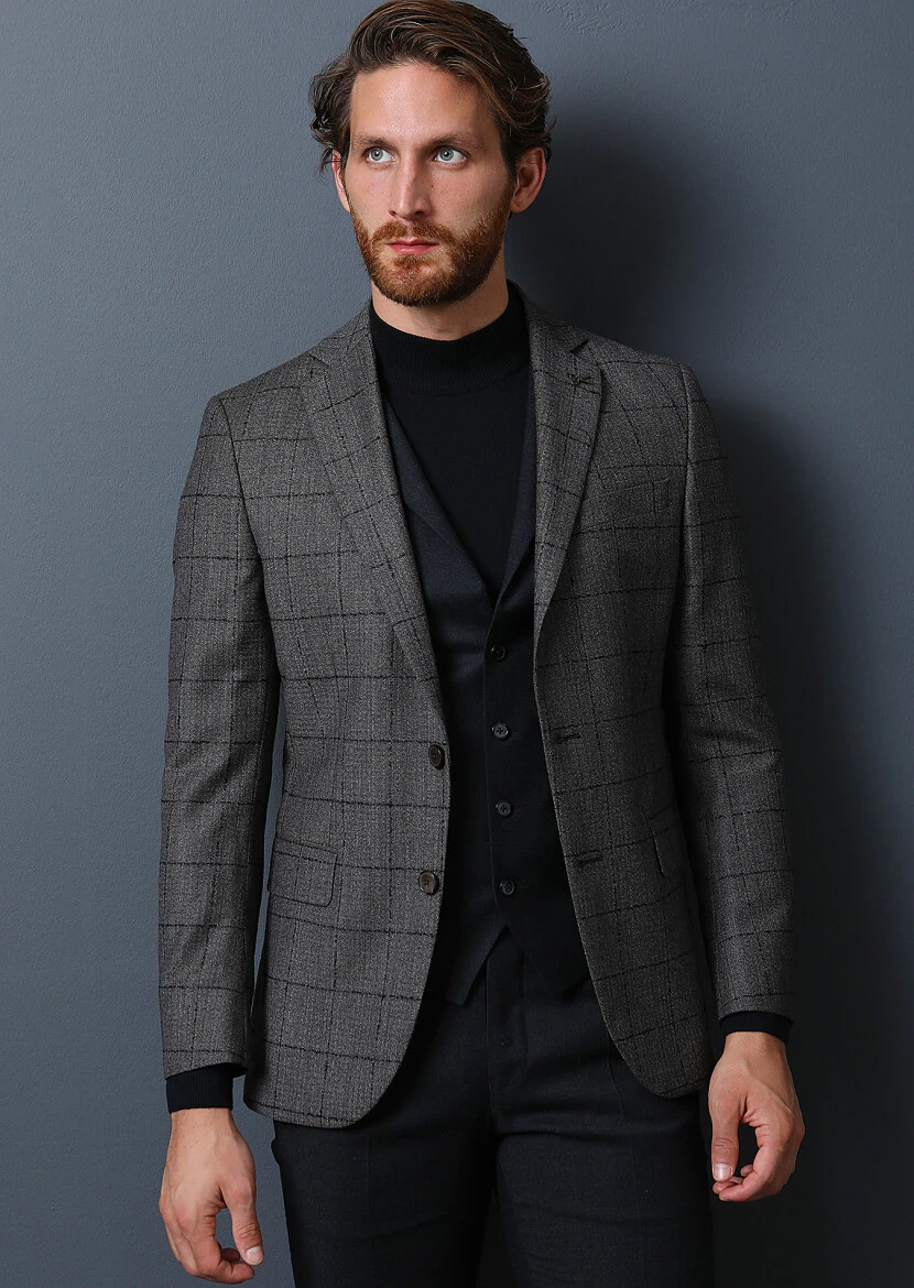 Brown Suit With Waistcoat - 3