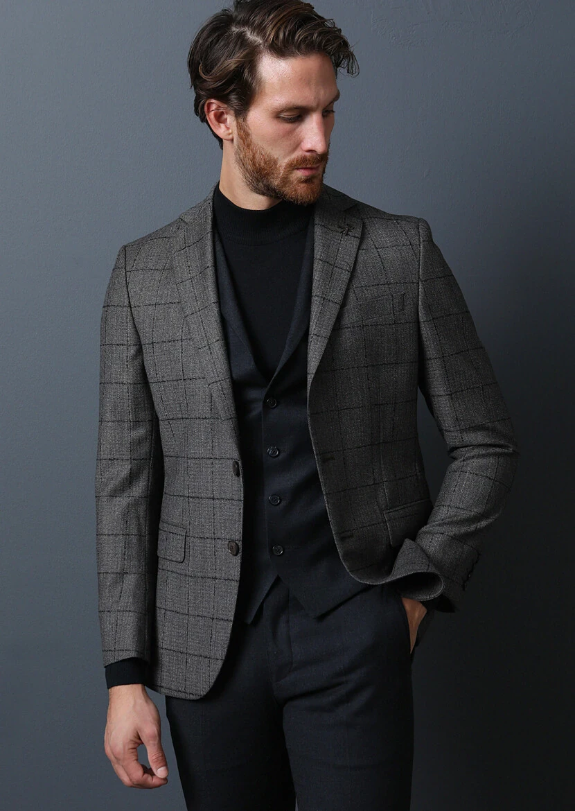 Brown Suit With Waistcoat - 4