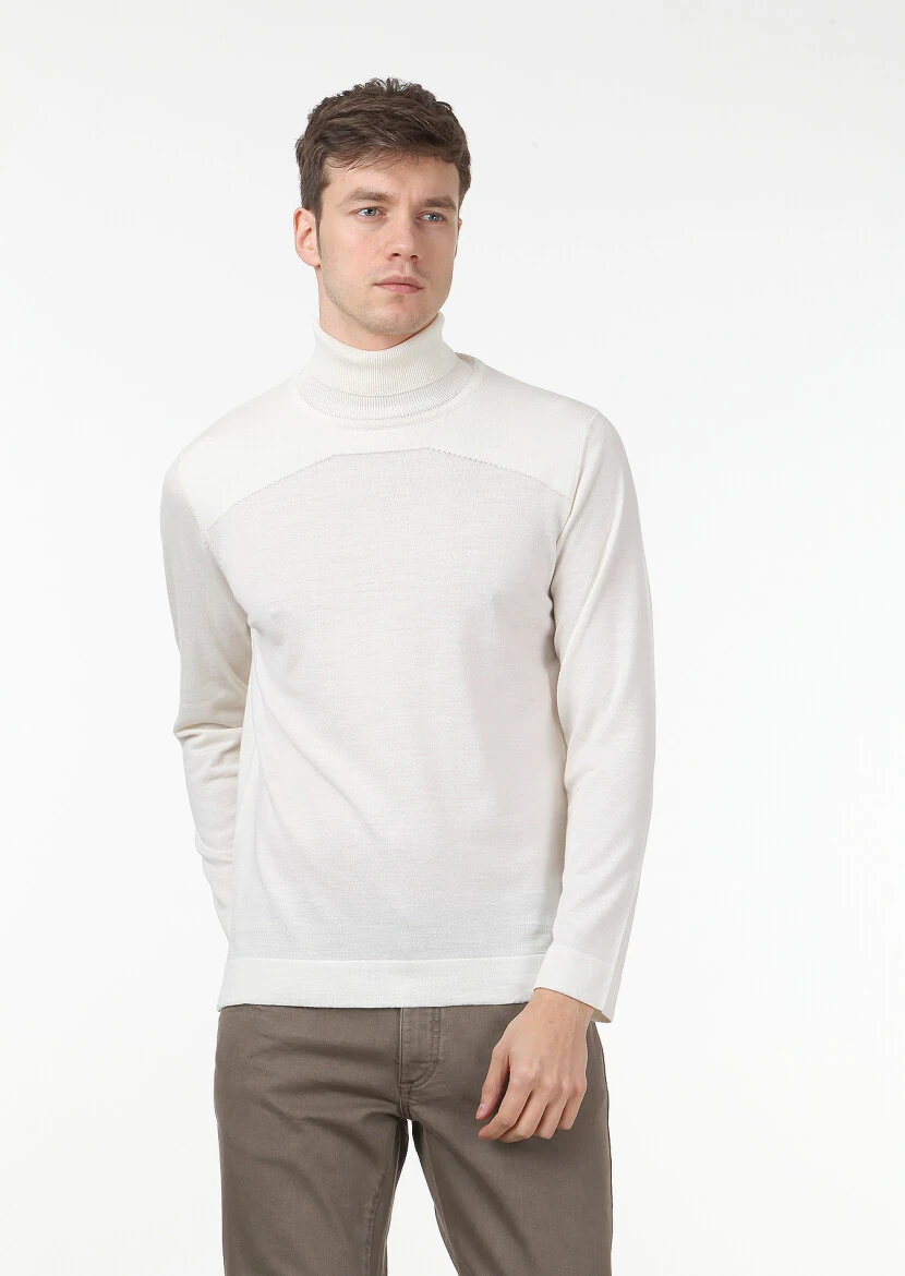 Ekru Tam Balıkçı Yaka Düz Örgü Yün Karışımlı Triko Kazak - 1