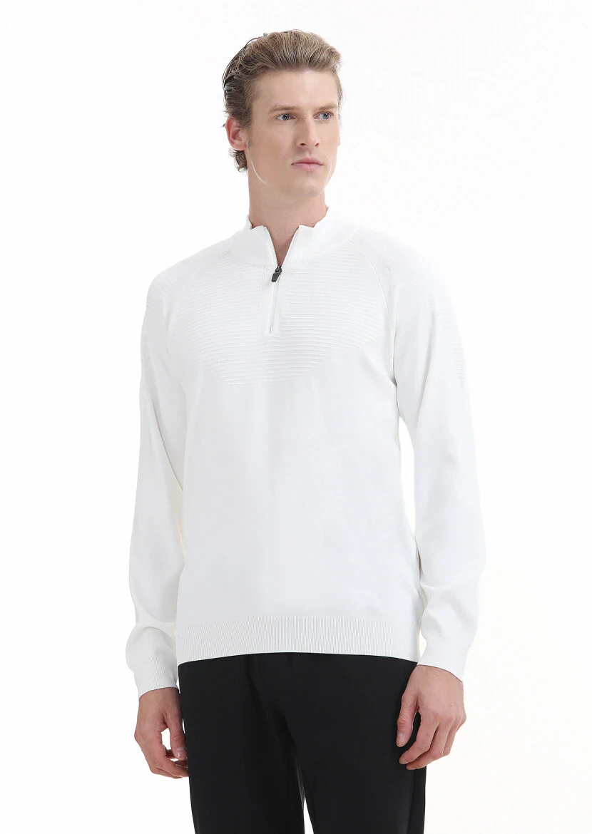 Ekru Yarım Balıkçı Yaka Jakarlı Triko Kazak 