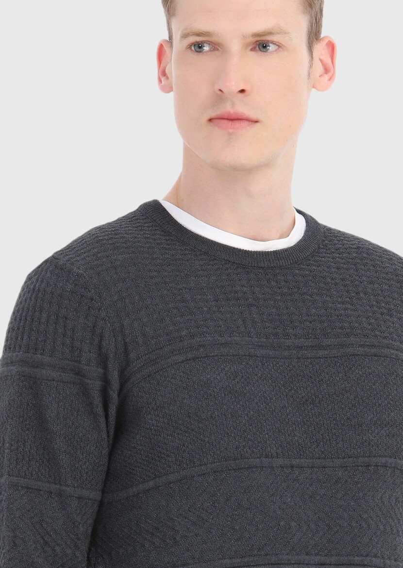 Koyu Gri Bisiklet Yaka Jakarlı Yün Karışımlı Triko Kazak - 3