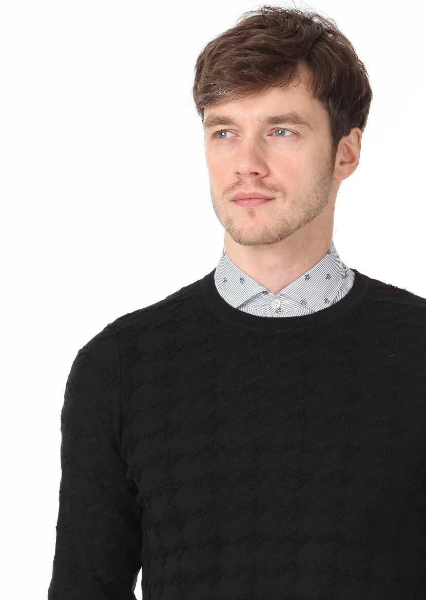 Siyah Jakarlı Yün Karışımlı Triko Kazak 