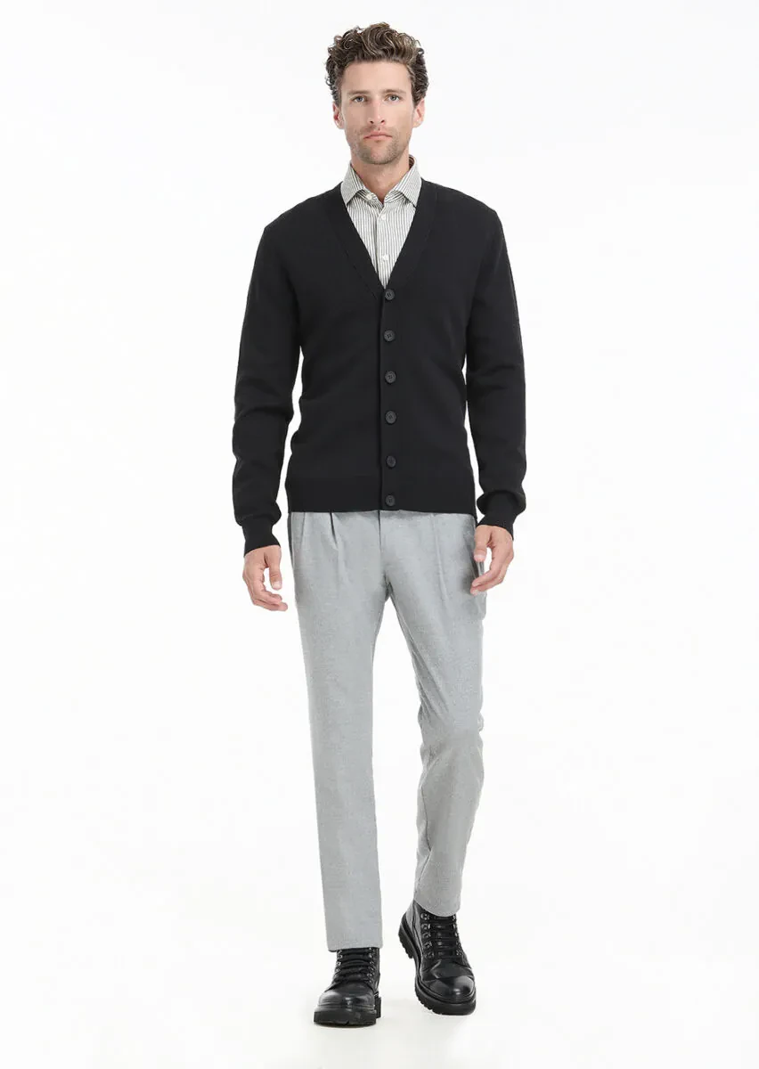 Siyah V Yaka Düz Örgü Hırka - 1