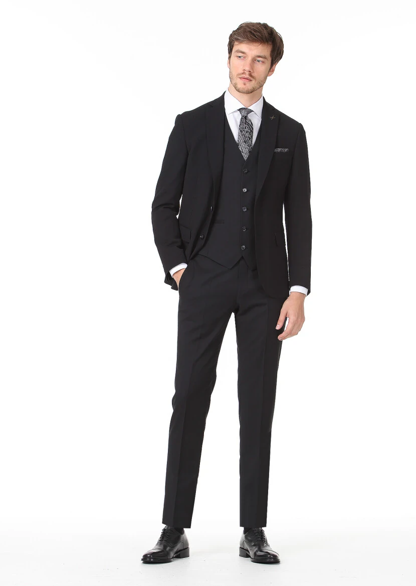 Siyah Yelekli Takım Elbise - 4