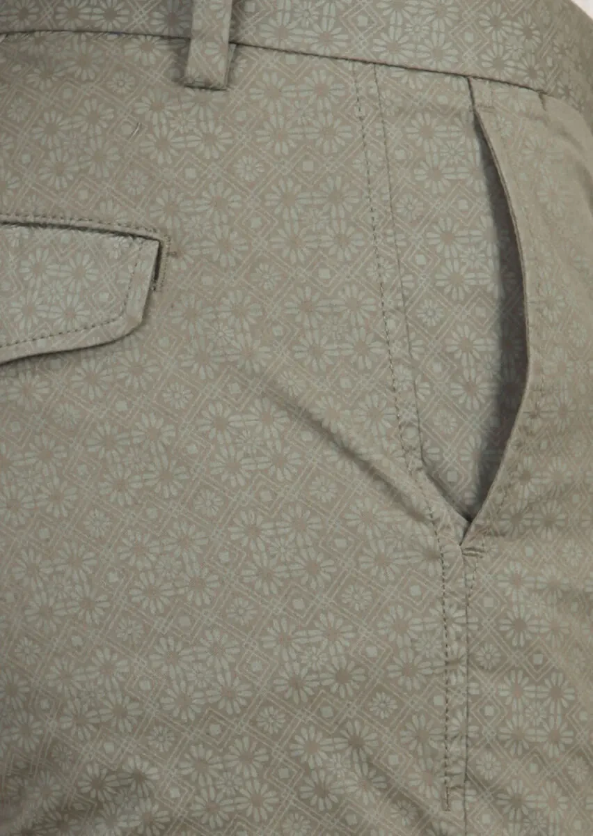 Yeşil Baskılı Dokuma Regular Fit Casual Pamuk Karışımlı Bermuda - 3